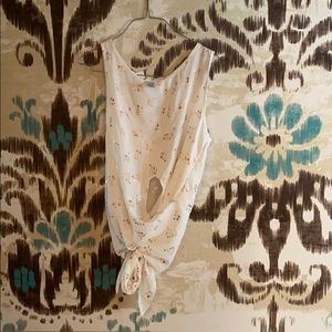 Sleeveless polyester top